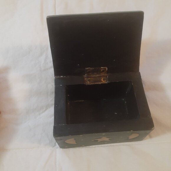 Vintage Wooden Trinket/Jewelry Box with Sun, Stars and Yin Yang Motifs - Picture 7 of 8